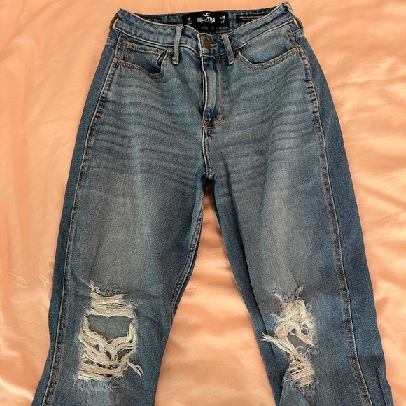 Distressed Hollister Curvy Mom Jeans - Picture 2 of 4